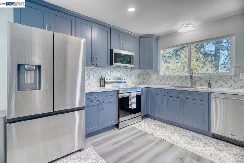 12017 Hillhurst Cir, Groveland, CA 95321