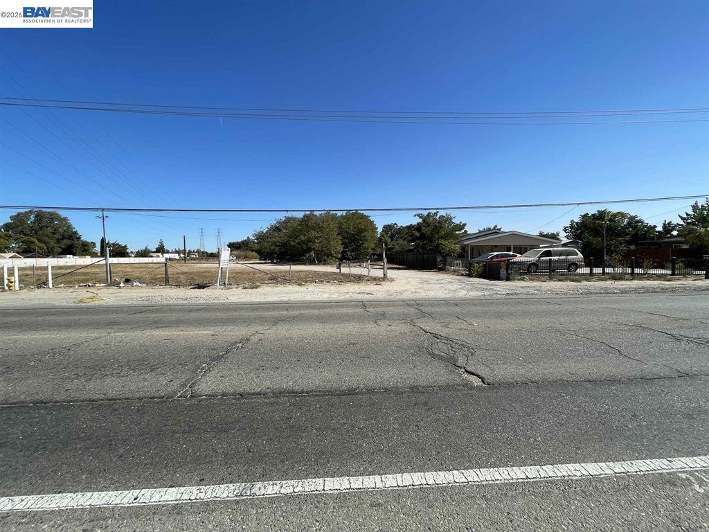 580 S Airport Way, Manteca, CA 95337