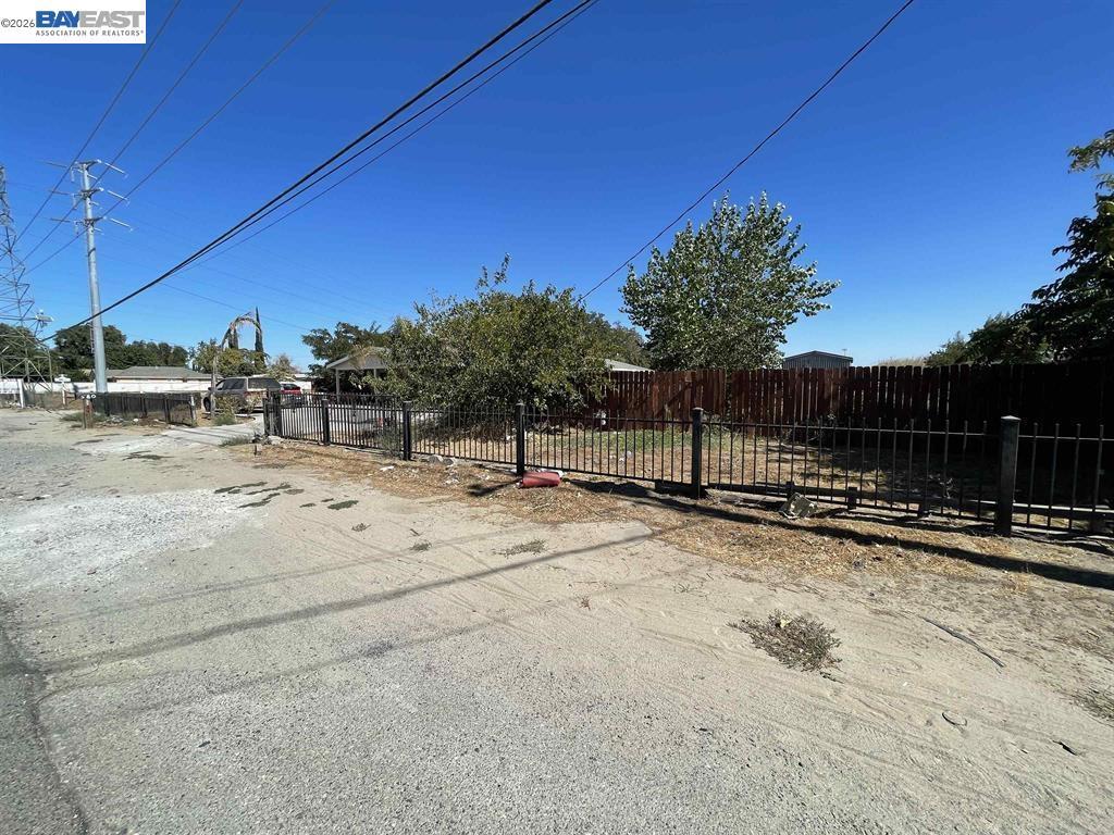 580 S Airport Way, Manteca, CA 95337