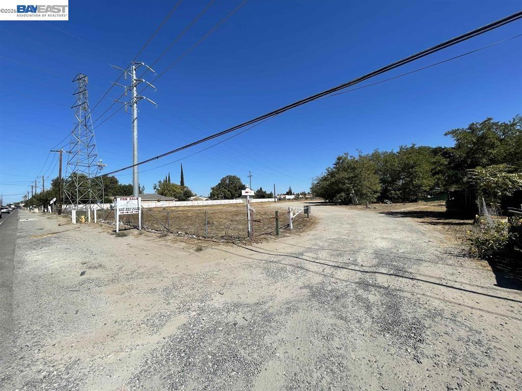 580 S Airport Way, Manteca, CA 95337