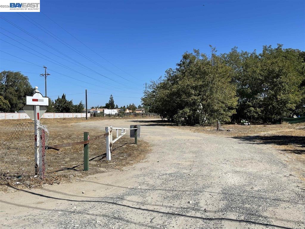 580 S Airport Way, Manteca, CA 95337