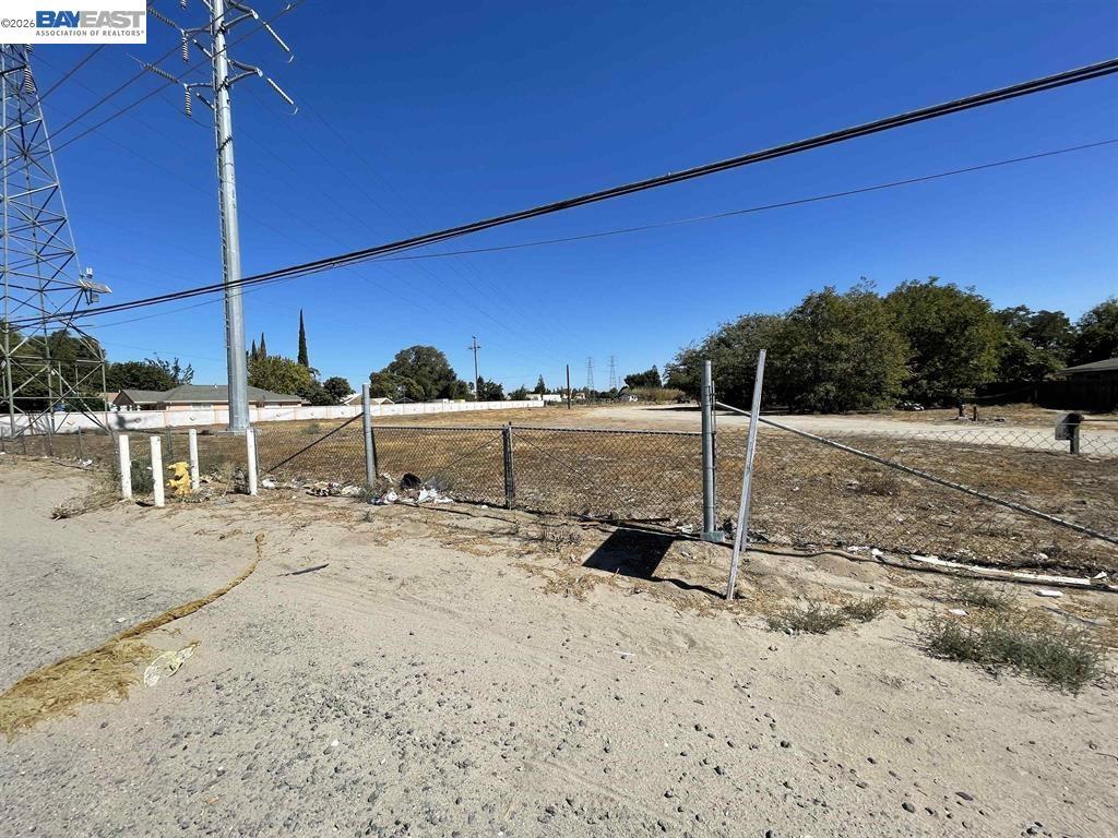 580 S Airport Way, Manteca, CA 95337