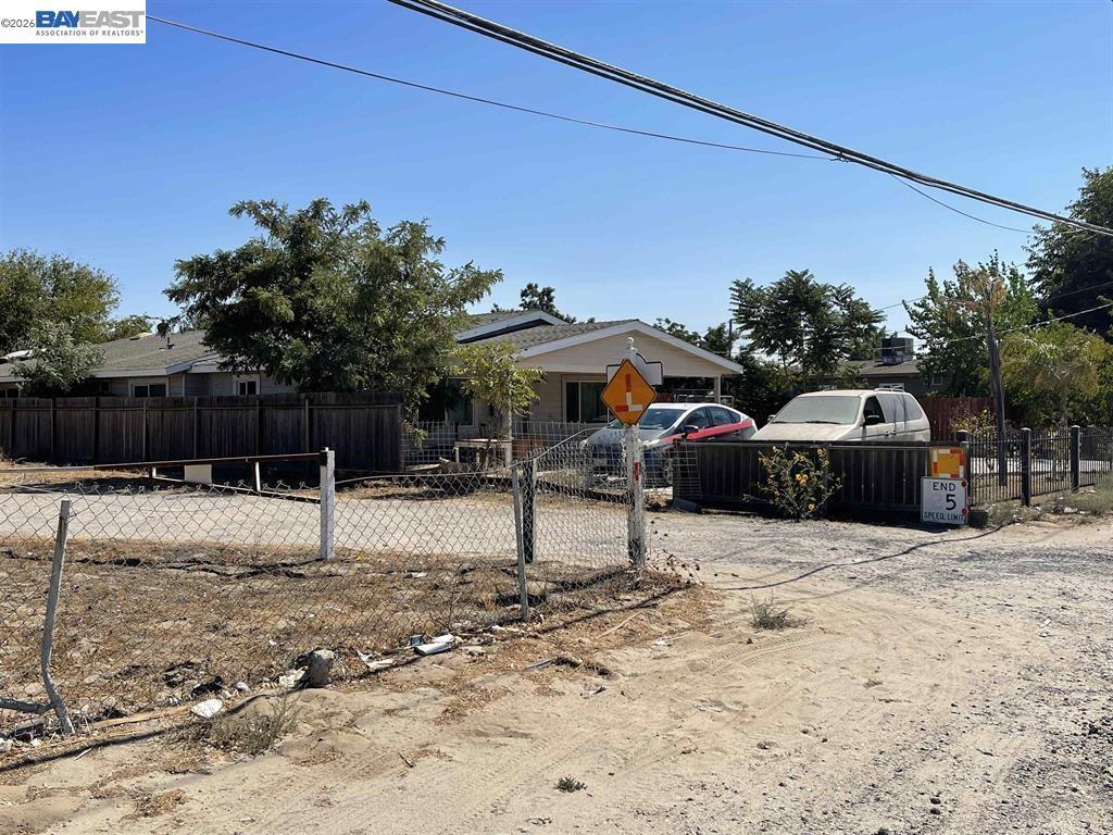 580 S Airport Way, Manteca, CA 95337