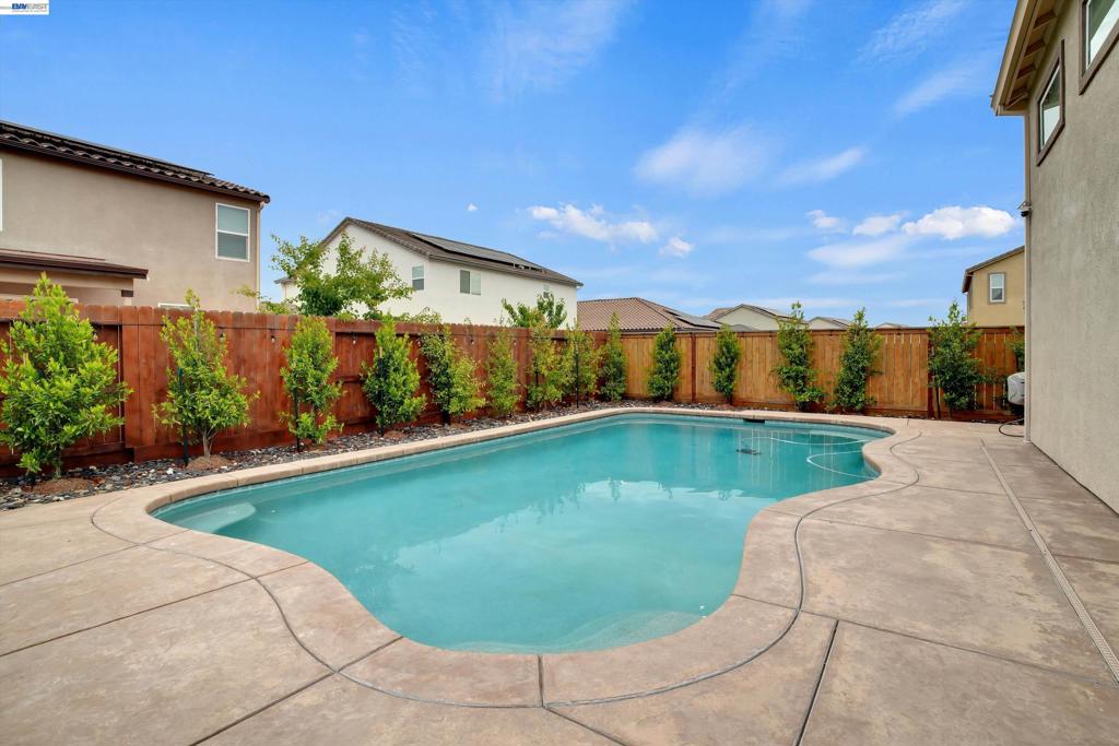 2775 Pink Muhly Dr, Manteca, CA 95337