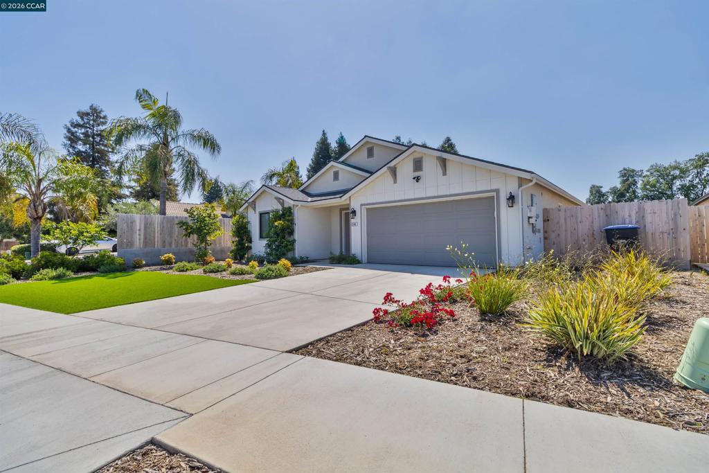 2245 E Oak Ave, Visalia, CA 93292