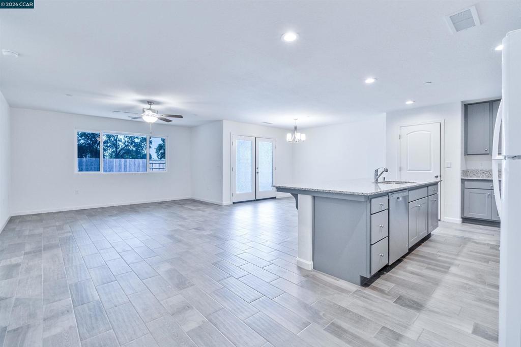 2245 E Oak Ave, Visalia, CA 93292