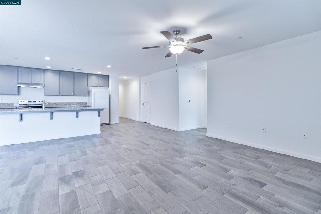 2245 E Oak Ave, Visalia, CA 93292