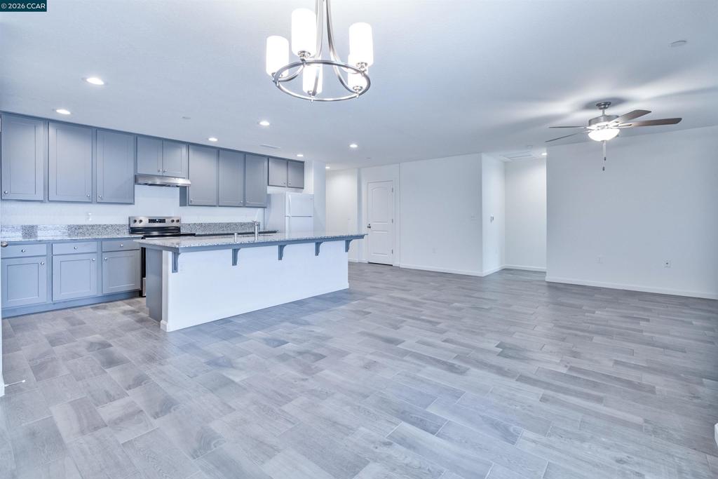 2245 E Oak Ave, Visalia, CA 93292