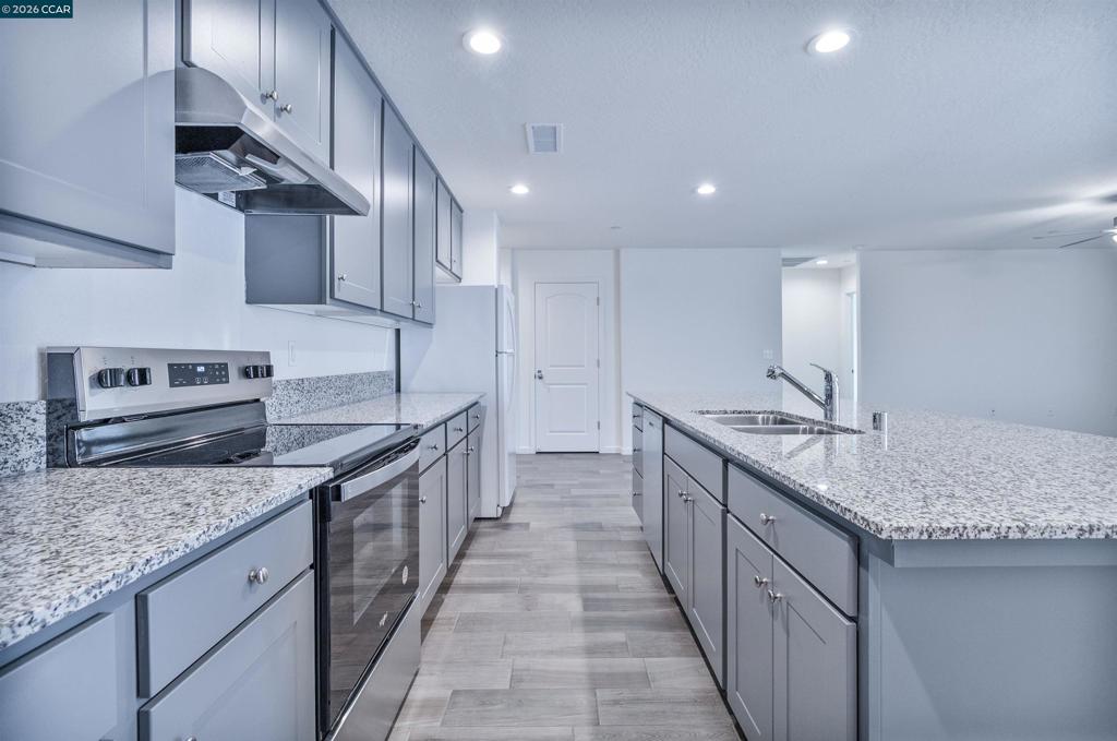 2245 E Oak Ave, Visalia, CA 93292