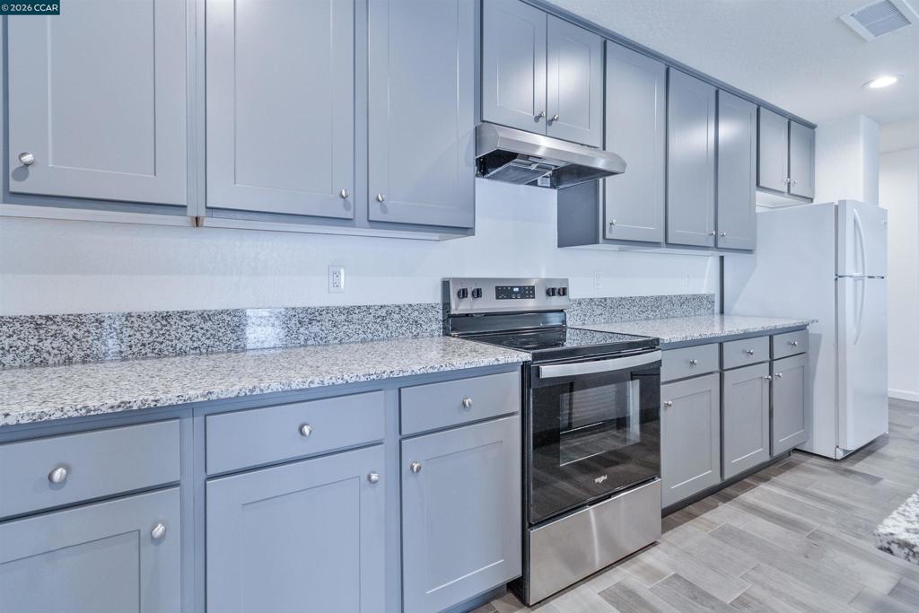 2245 E Oak Ave, Visalia, CA 93292