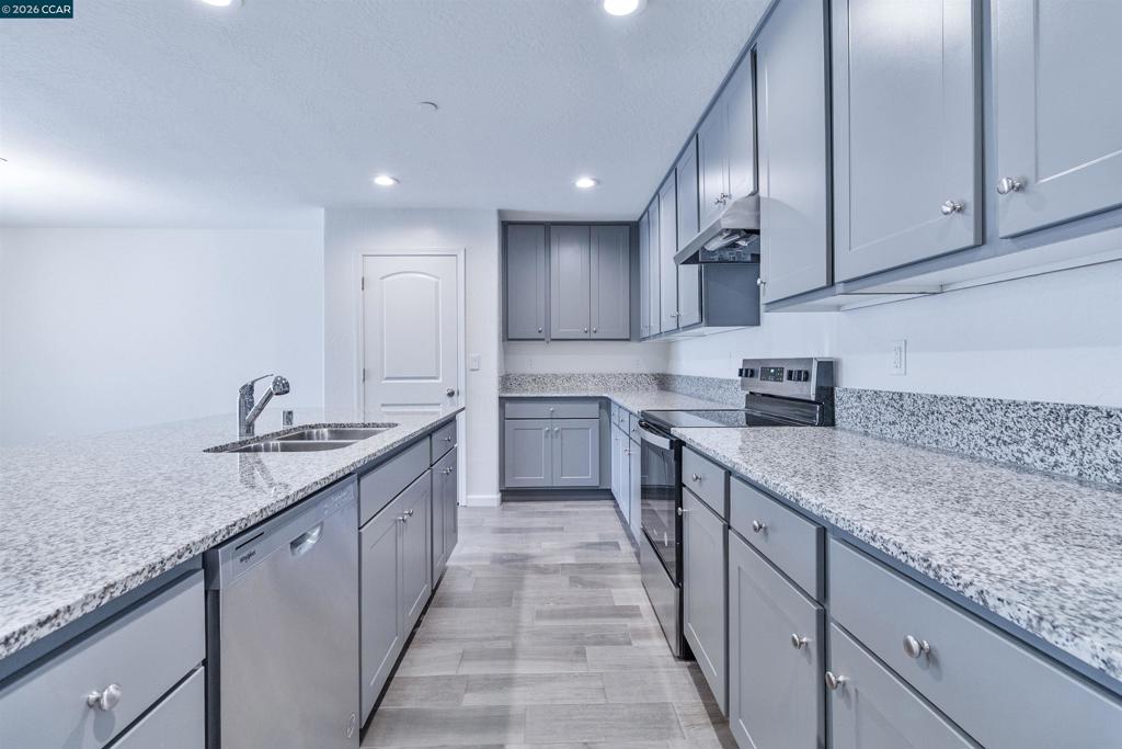 2245 E Oak Ave, Visalia, CA 93292