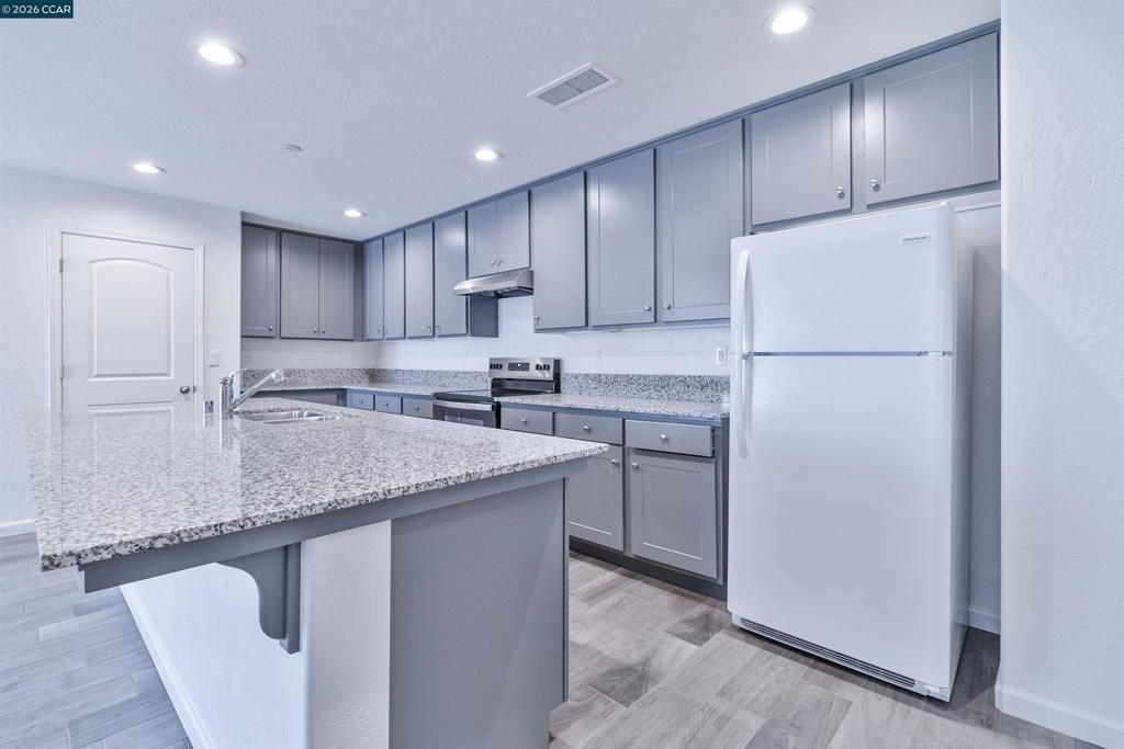 2245 E Oak Ave, Visalia, CA 93292