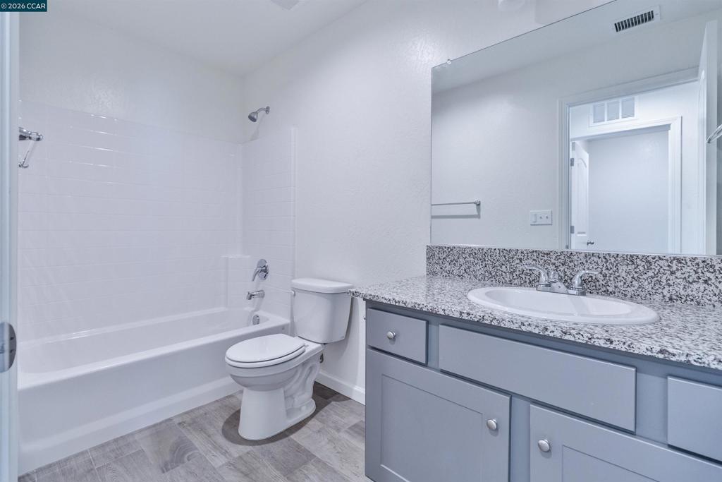 2245 E Oak Ave, Visalia, CA 93292