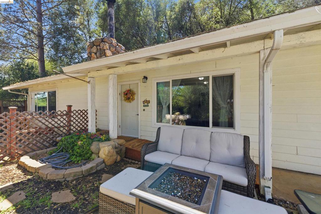 376 Calaveras Way, Sonora, CA 95370-6954