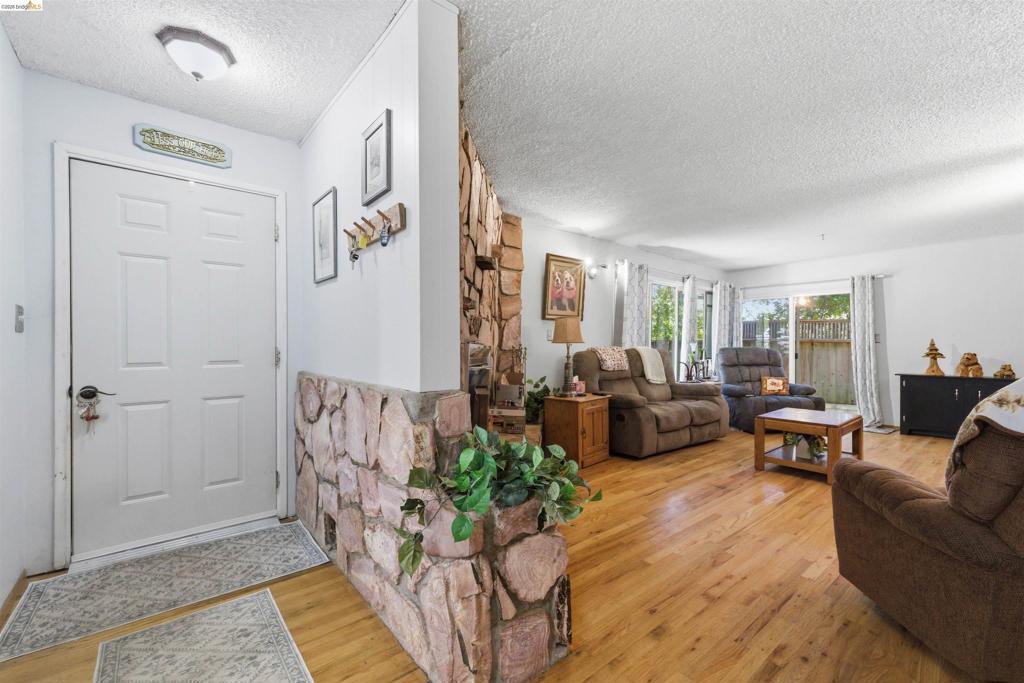 376 Calaveras Way, Sonora, CA 95370-6954