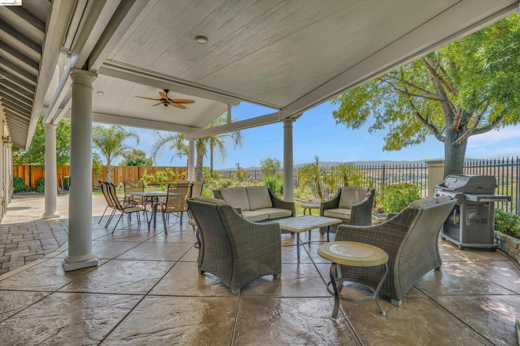 179 E Country Club Dr, Brentwood (CC), CA 94513