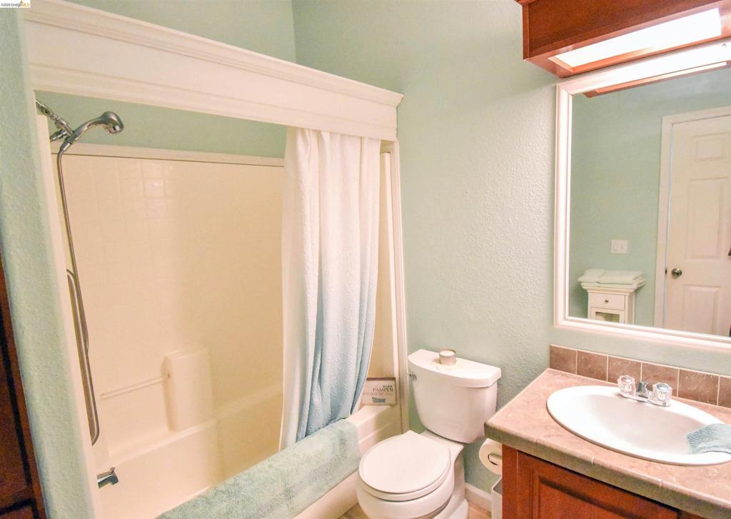 18598 Vista Dr, Jamestown, CA 95327