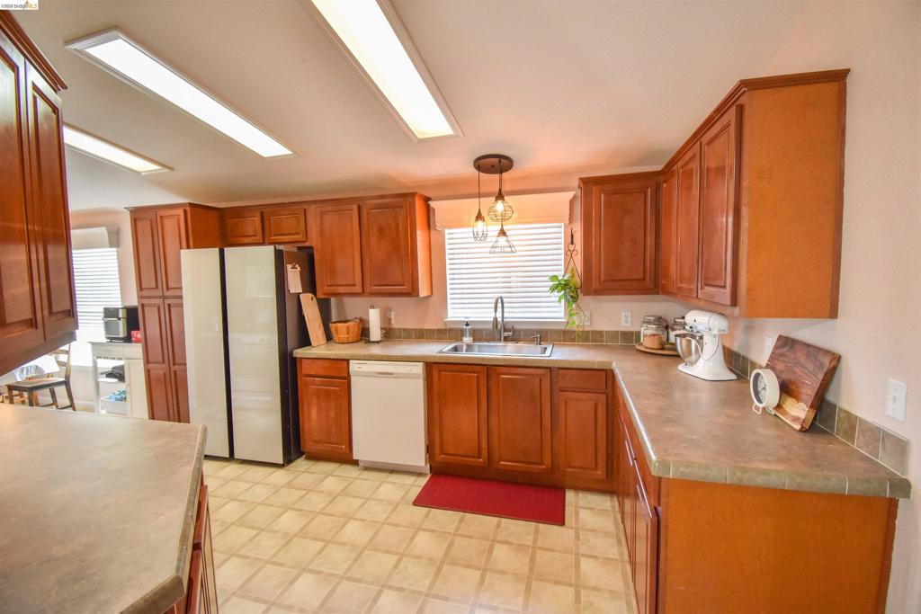 18598 Vista Dr, Jamestown, CA 95327