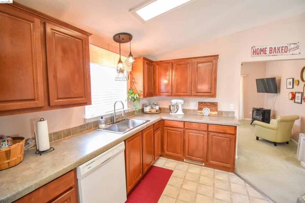 18598 Vista Dr, Jamestown, CA 95327