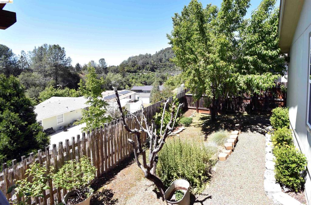 18598 Vista Dr, Jamestown, CA 95327