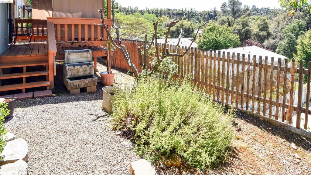 18598 Vista Dr, Jamestown, CA 95327