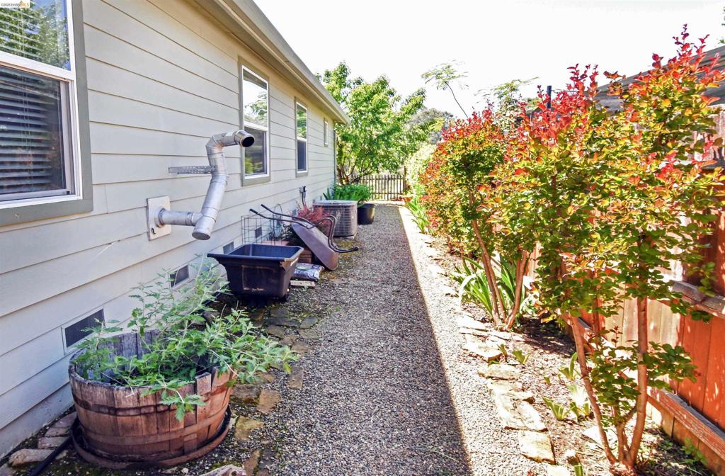 18598 Vista Dr, Jamestown, CA 95327