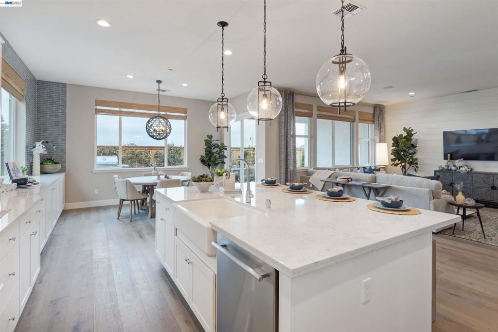 1371 Crescent Avenue, Manteca, CA 95336