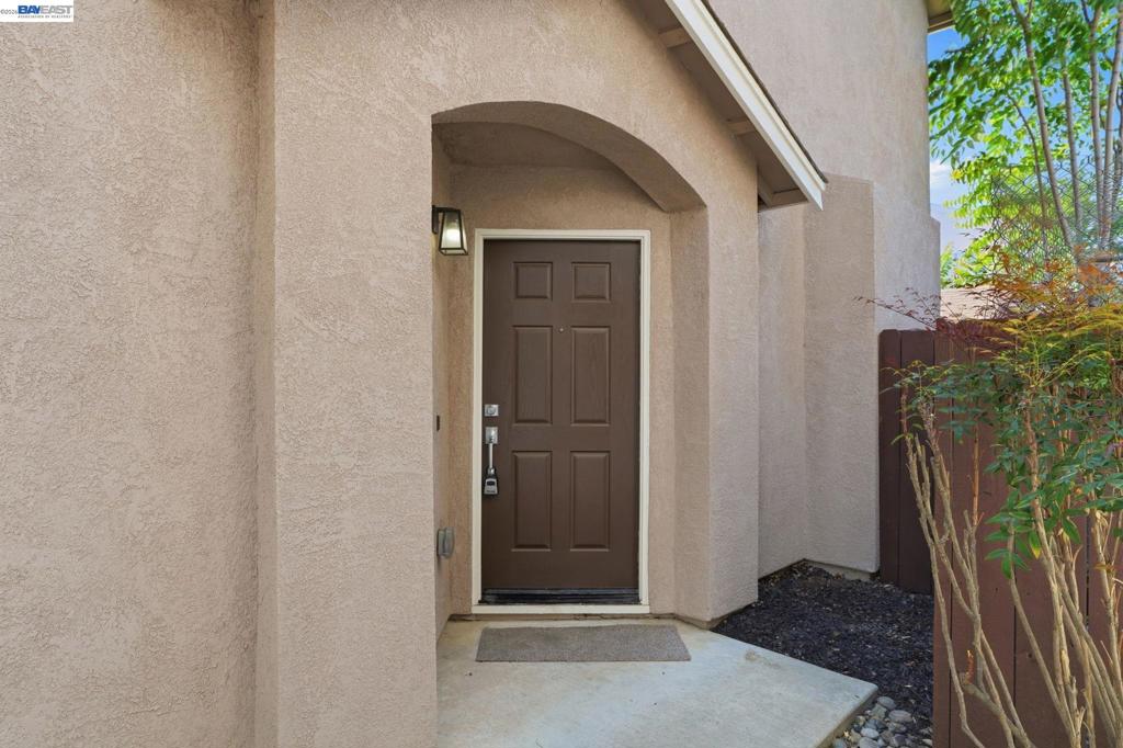 419 Pioneer Ave, Manteca, CA 95336
