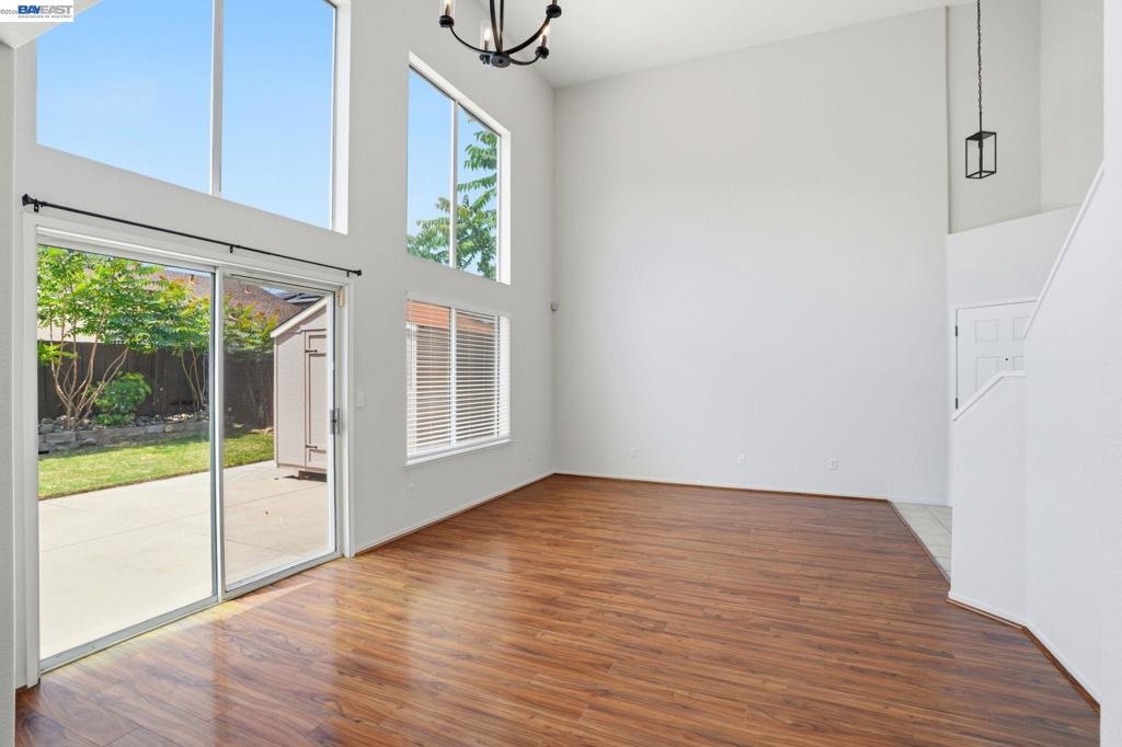 419 Pioneer Ave, Manteca, CA 95336