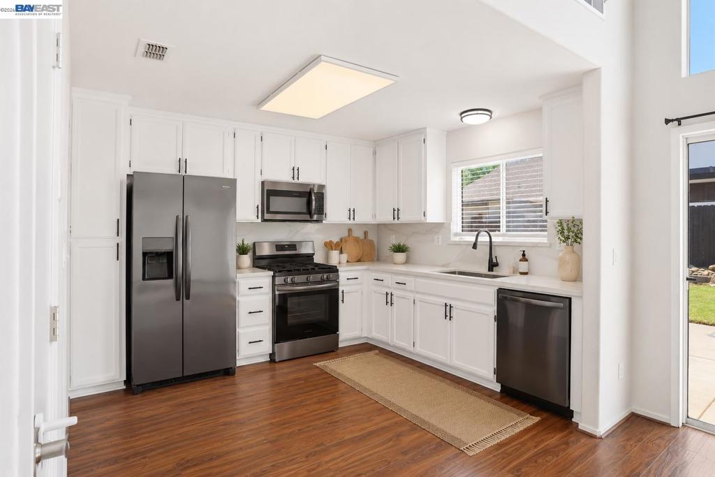 419 Pioneer Ave, Manteca, CA 95336