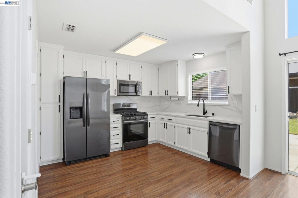419 Pioneer Ave, Manteca, CA 95336