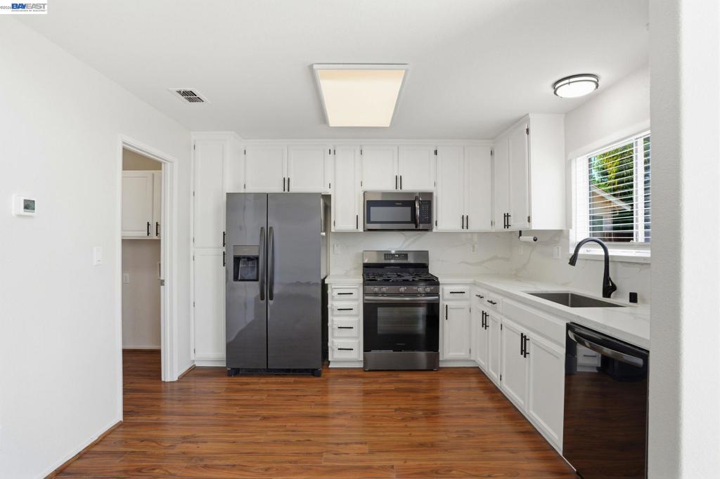 419 Pioneer Ave, Manteca, CA 95336