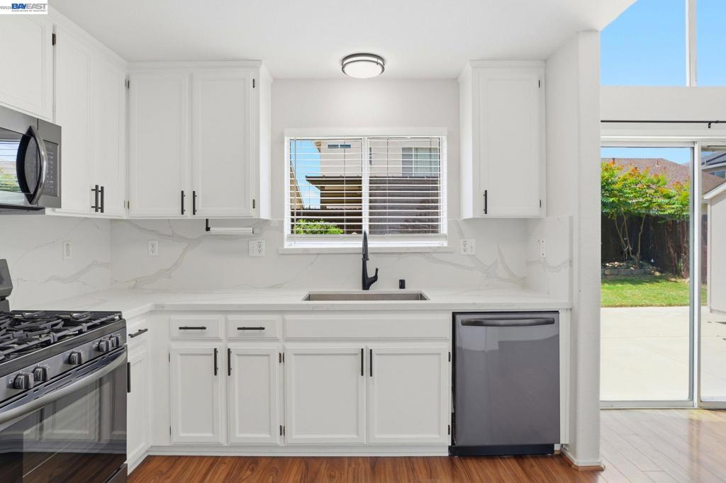 419 Pioneer Ave, Manteca, CA 95336