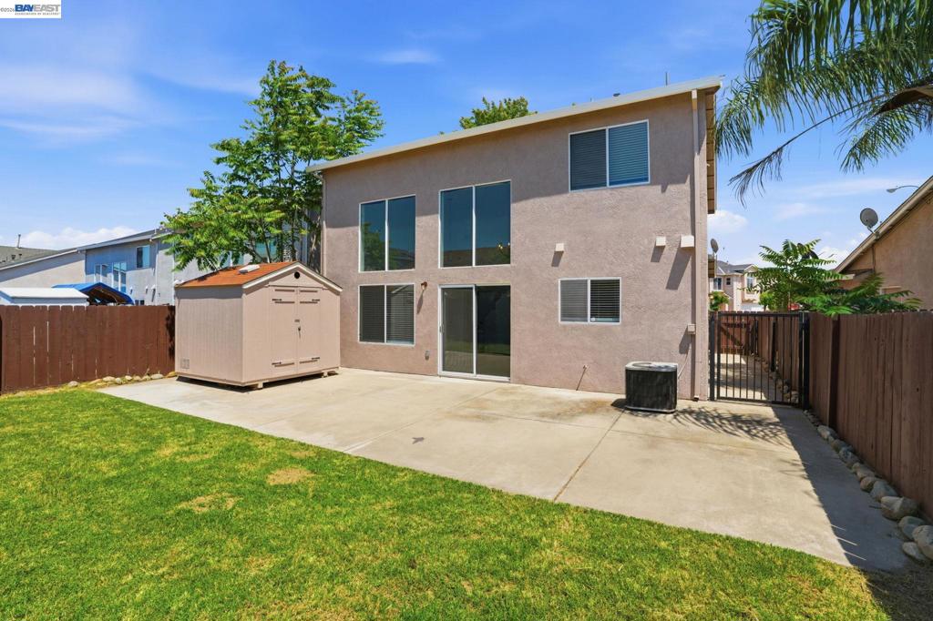 419 Pioneer Ave, Manteca, CA 95336