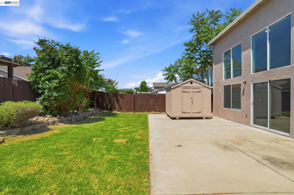 419 Pioneer Ave, Manteca, CA 95336