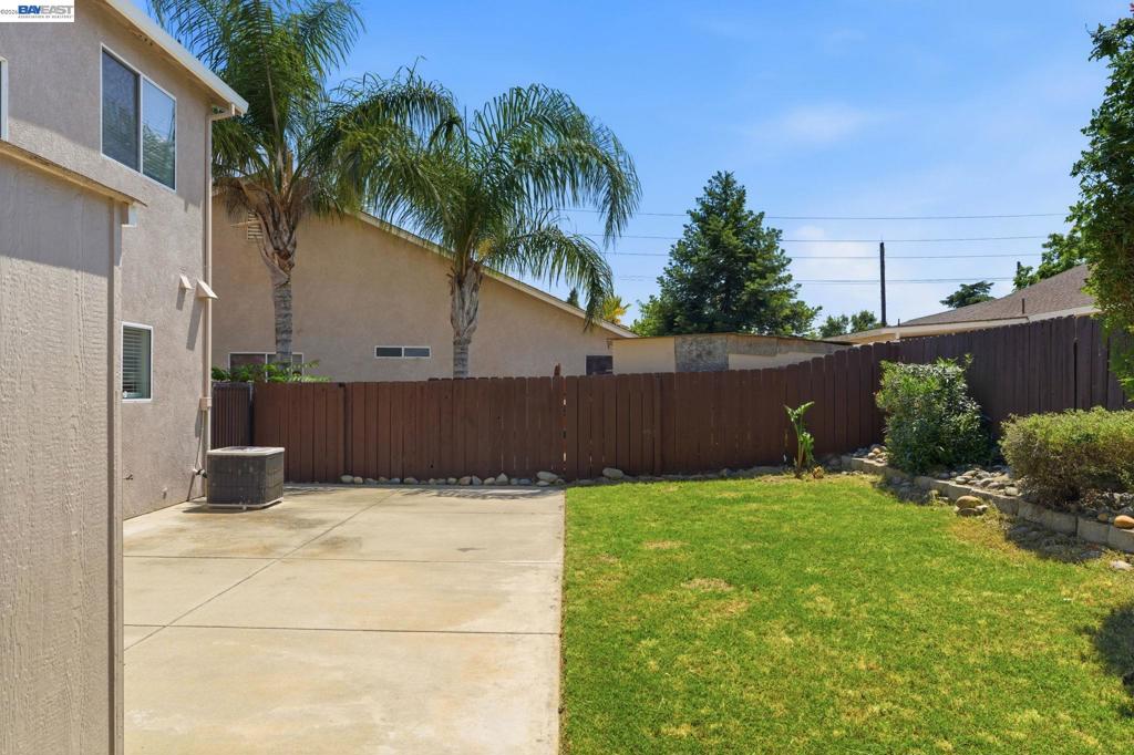 419 Pioneer Ave, Manteca, CA 95336