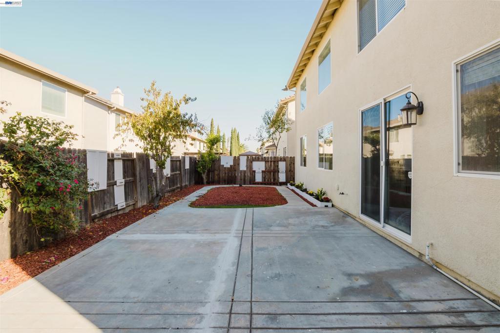 1459 Mesa Creek Dr, Patterson, CA 95363