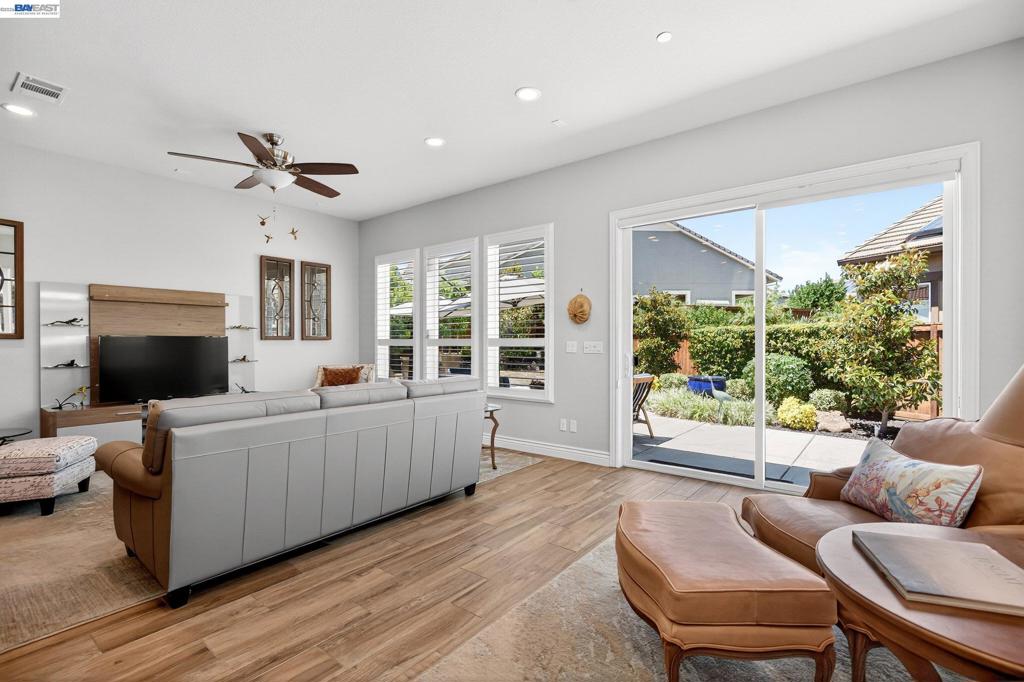 2105 RIOJA WAY, Brentwood (CC), CA 94513