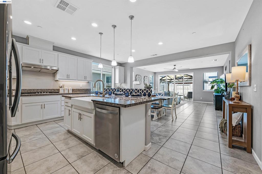 1589 Friendly Street, Manteca, CA 95337