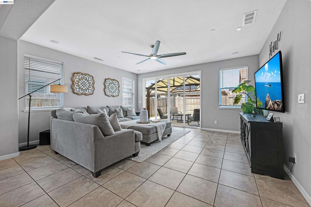 1589 Friendly Street, Manteca, CA 95337