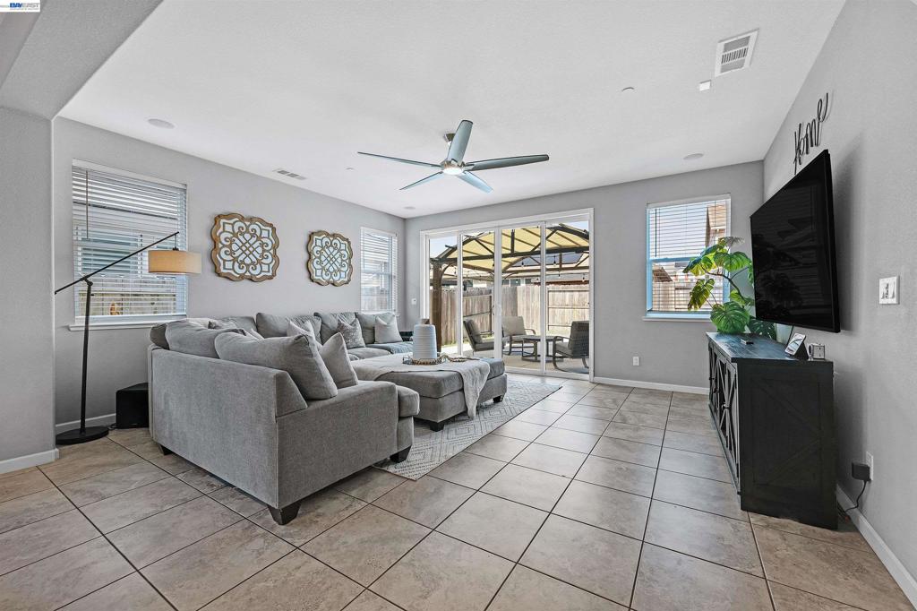 1589 Friendly Street, Manteca, CA 95337