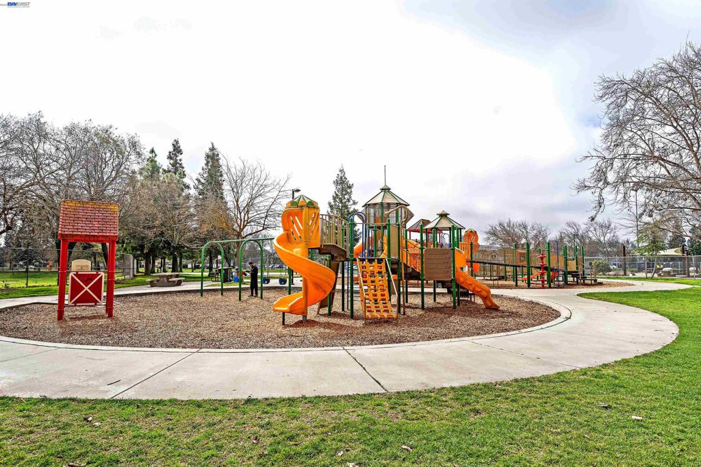 1589 Friendly Street, Manteca, CA 95337