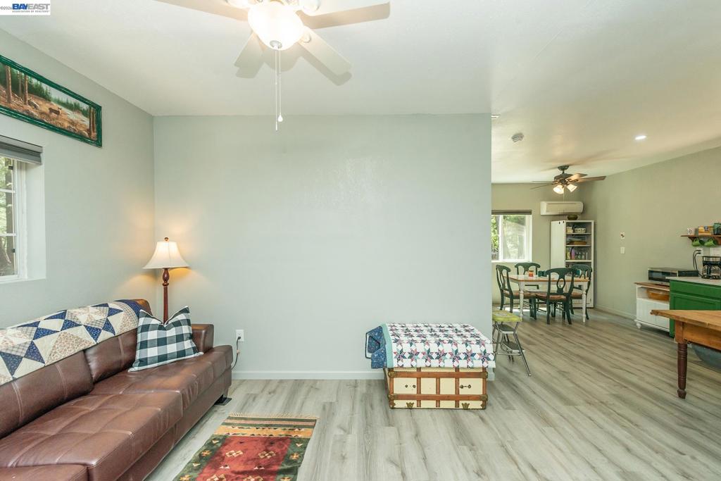 1371 Eagle Creek Loop Rd, Coffee, CA 96091