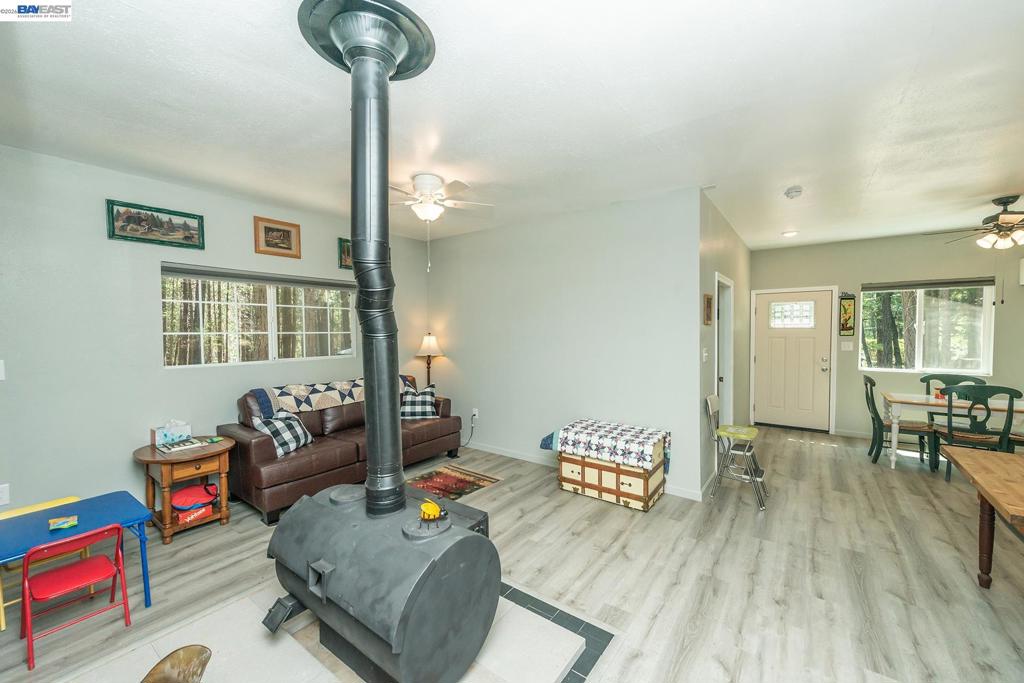 1371 Eagle Creek Loop Rd, Coffee, CA 96091