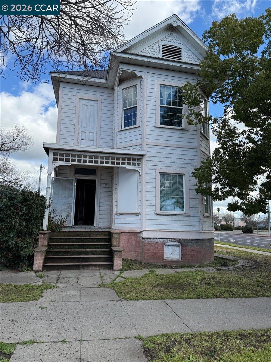 161 S 3Rd Ave, Oakdale, CA 95361