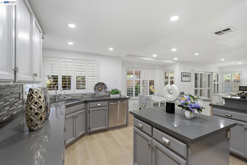 1137 Hidden Meadow Pl, Manteca, CA 95337