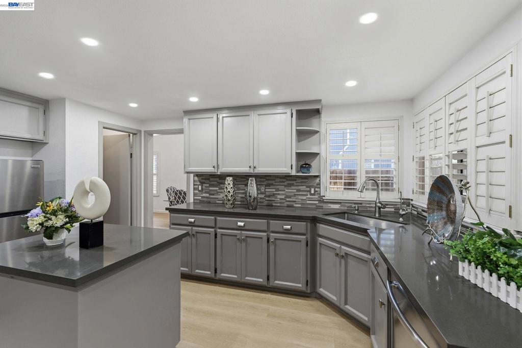 1137 Hidden Meadow Pl, Manteca, CA 95337