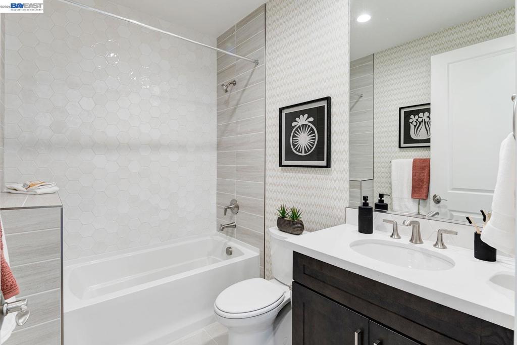 1306 Parkcrest Circle, Manteca, CA 95336