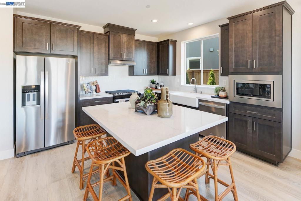 1306 Parkcrest Circle, Manteca, CA 95336