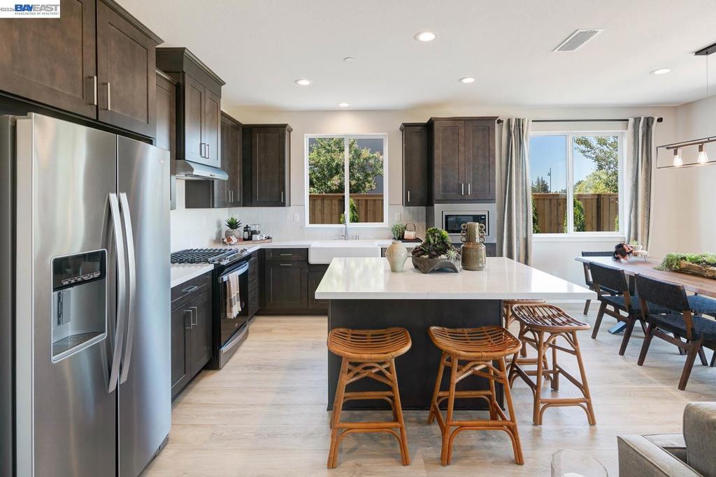 1306 Parkcrest Circle, Manteca, CA 95336